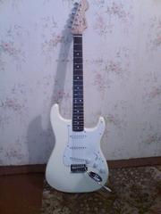 Продам электрогитару Squier