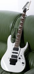 Продаю электрогитару IBANEZ RG350DX-WH